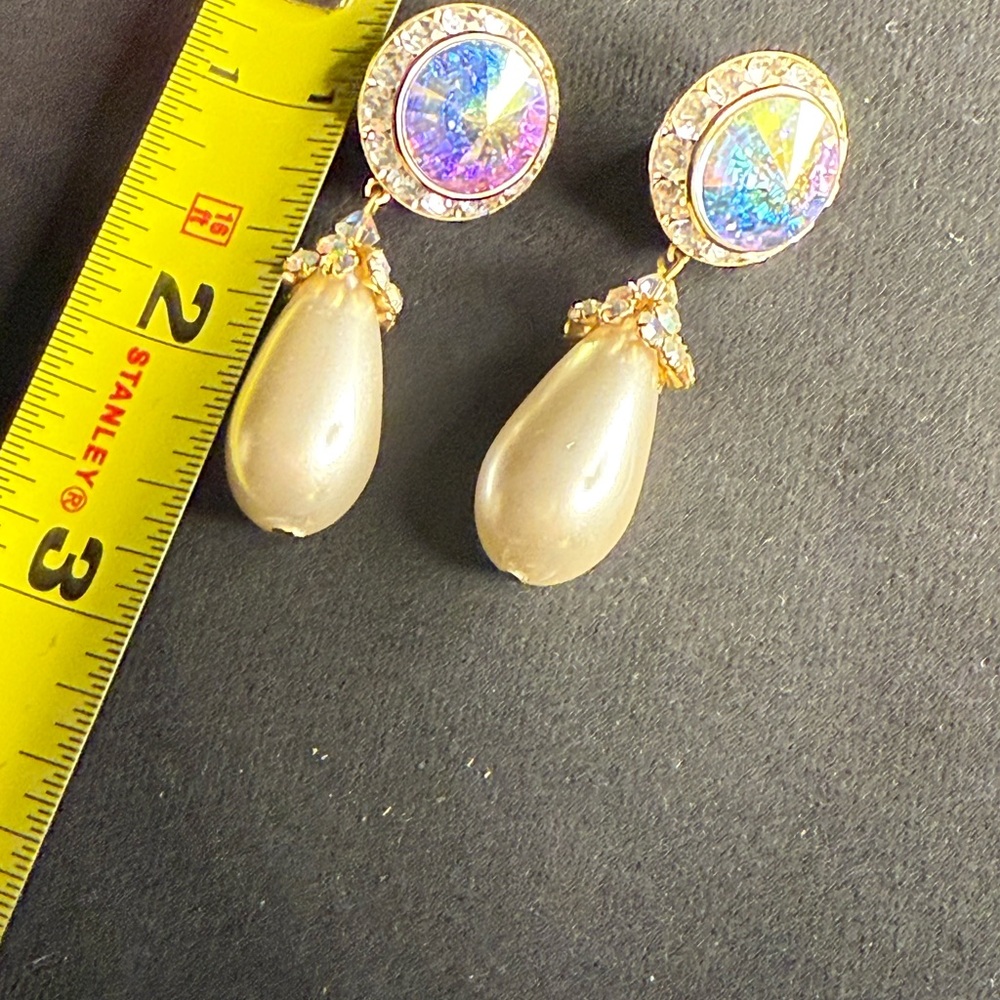 Elegant Gold and Pearl Drop Earrings